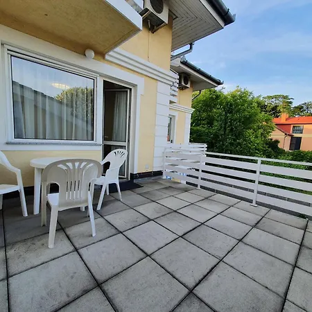 Guest house Arizona Apartman 3*