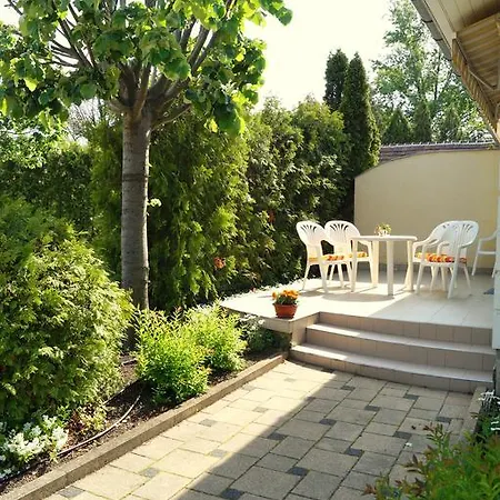 Guest house Arizona Apartman 3*