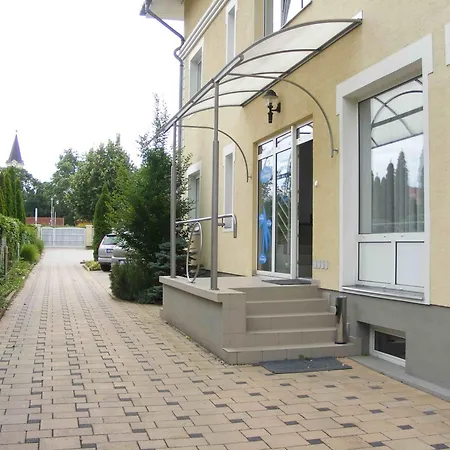 Guest house Arizona Apartman 3*